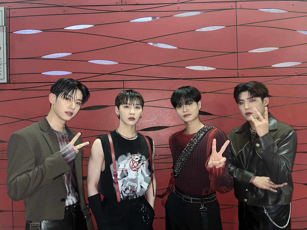 AB6IX tweet media