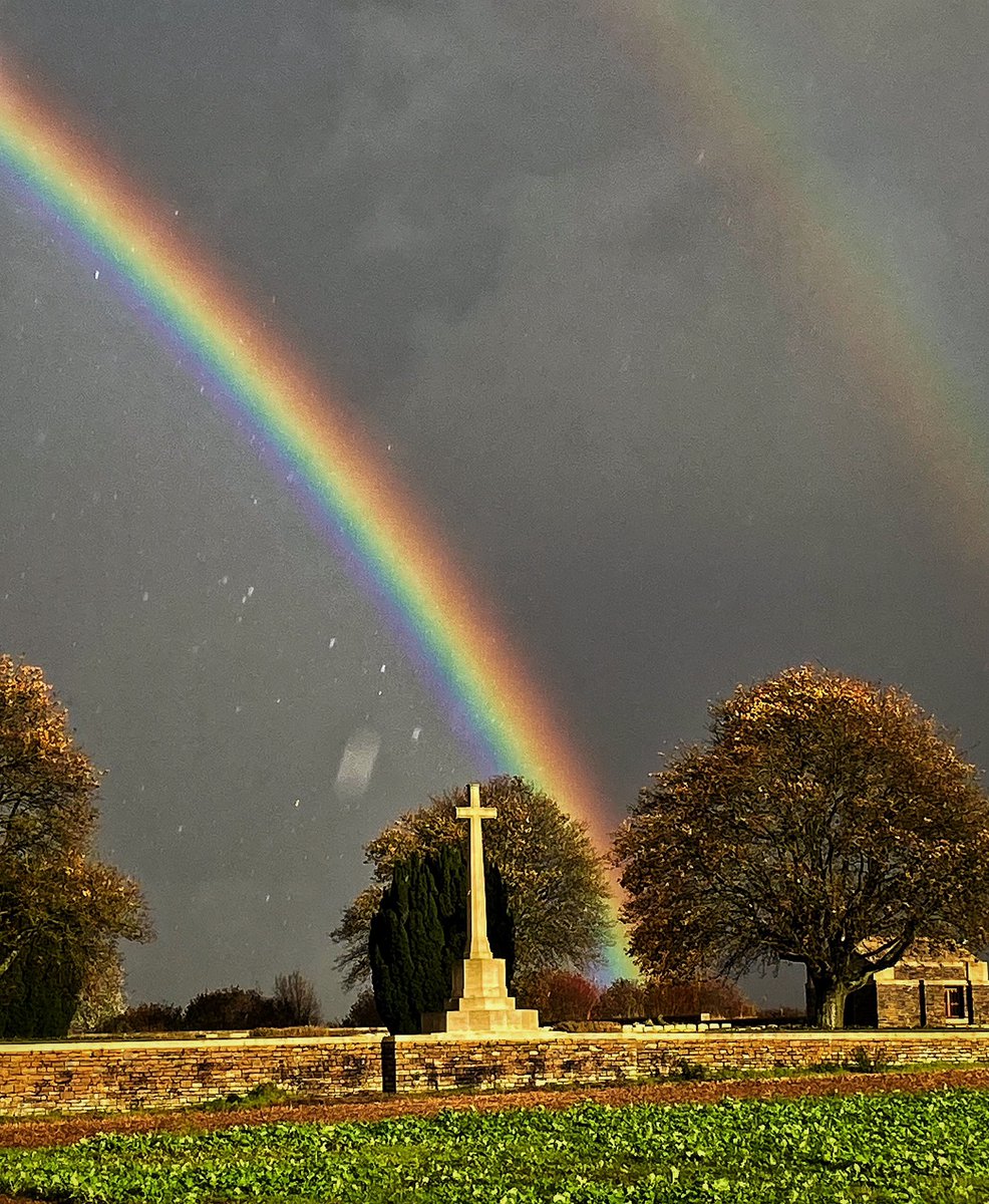 After the storms the light was exquisite over Grove Town Cemetery, Meaulte this afternoon. A rainbow reaching down to the 1395 souls lying in this Lutyens masterpiece of a resting place.  #lutyensarchitecture #nature #remembrance #cwgc #no56somme #somme #sommebattlefields