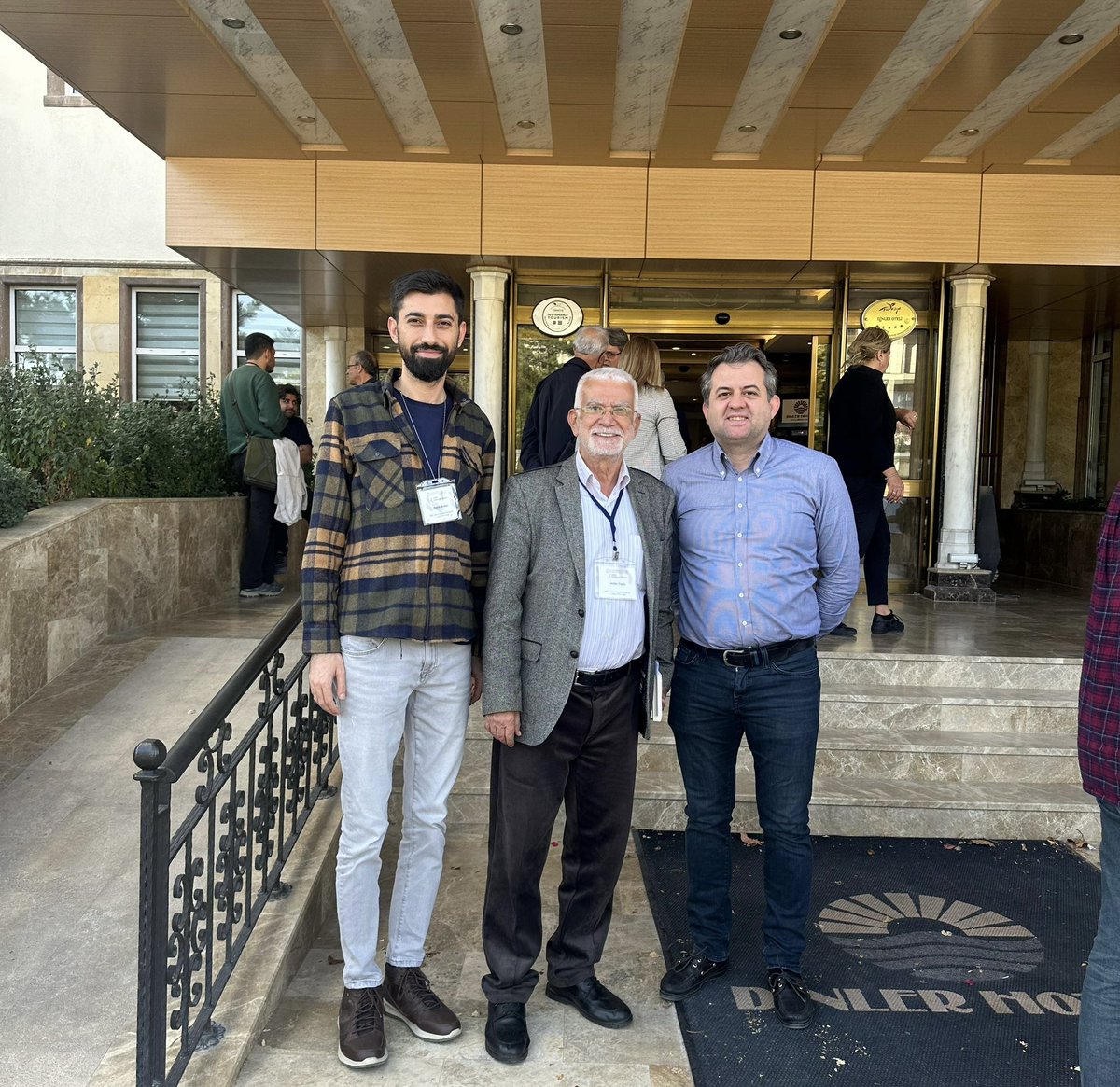 MetinOzkann's tweet image. Liberal Düşünce Kongresi sona erdi. Son derece verimli geçen oturumların ardından yeni anılarla kürkçü dükkanına dönüyoruz. @liberal_dusunce iyi ki var. 

Ürgüp’e veda ederken klasik pozumuz :)
@atilla_yayla @heberis
#LDK2023