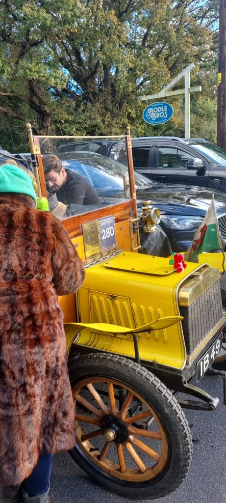 Running repairs for the London to Brighton Old Crocs rally in our front gate