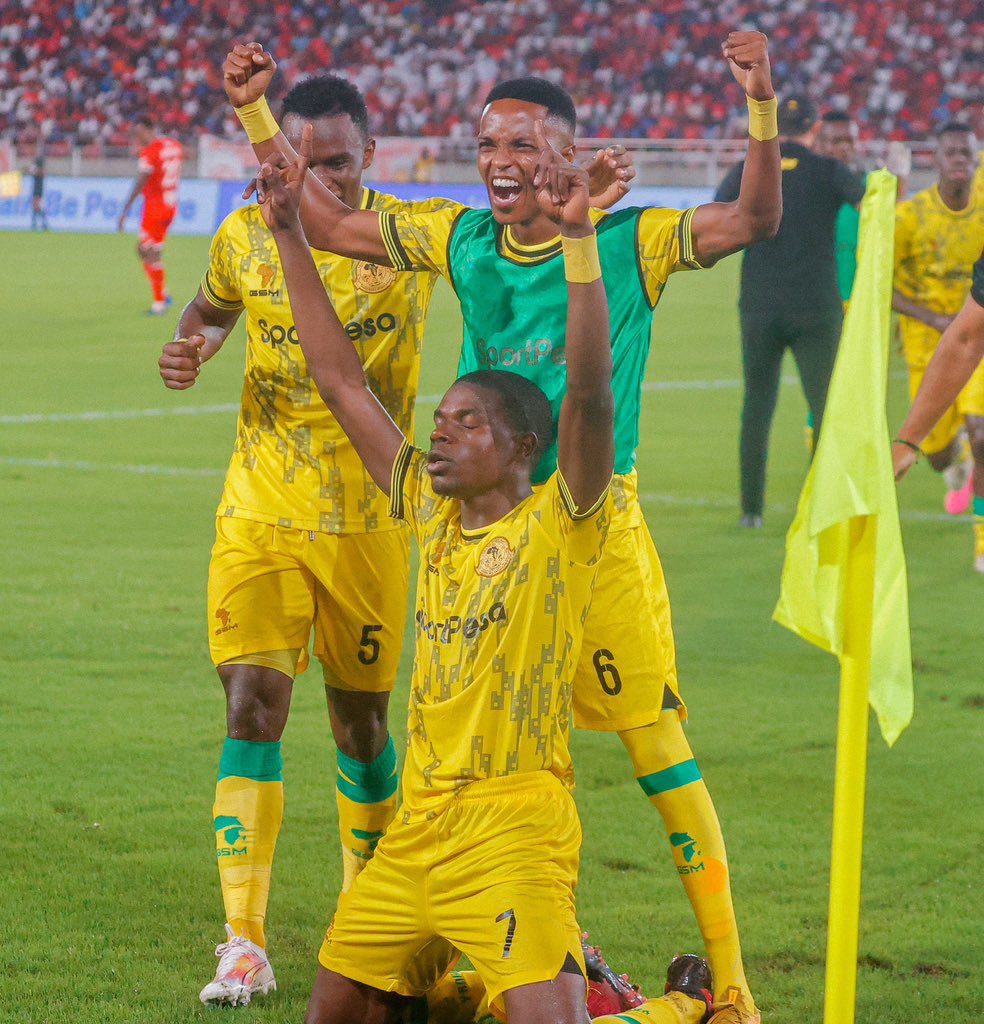 SheriaNgowi's tweet photo. Kama Jezi yetu ya njano nilivyobuni na inavyosema “Unbeaten” 🖐️

Hongera Sana @YoungAfricansSC 💚💛🖤

Sasa twende tukazindue Jezi zenye upako kwaajili ya michuano ya kimataifa #CAF23 https://t.co/gh8gOul6JE