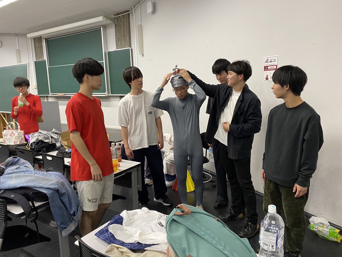 俺たちin da building
宇宙のオカマの触角の位置をブラッシュアップ中。