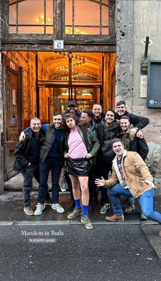 JuttaFreudig's tweet photo. #MusketeersEurope New photos! #Luke having fun with his classmates 😊 😍 ❤️ in #Budapest #Hugary 🇭🇺 and #Barcelona #Spain 🇪🇸 #LukePasqualino #lucapasqualino Source: Charly Pauly on IG https://t.co/MSCL8fITbO