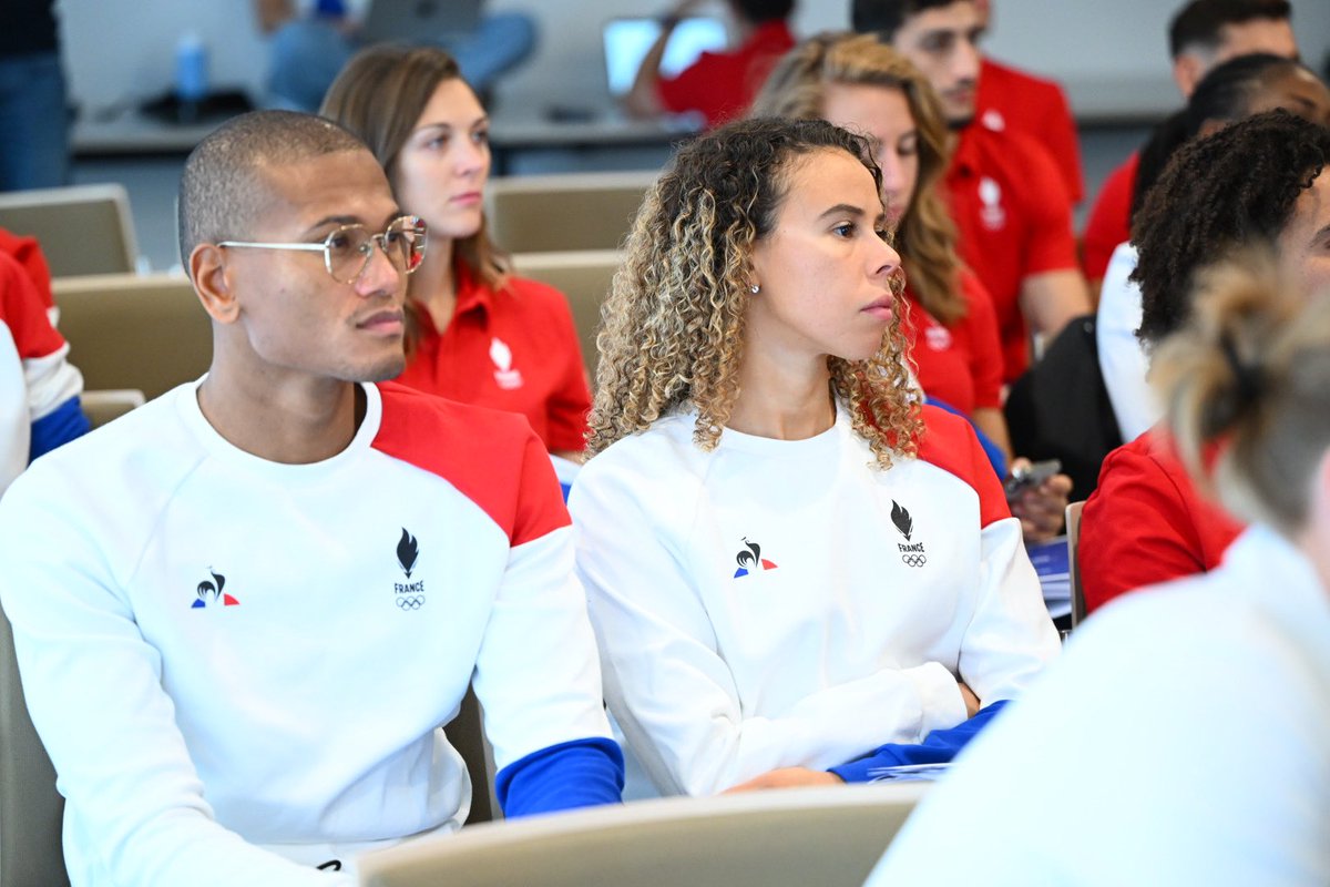 Un #WeekEndBleu très enrichissant avec <a href="/FranceOlympique/">FranceOlympique</a>.
De belles rencontres et de beaux échanges.
Merci <a href="/EmelineBoure/">Emeline Bouré</a> pour l’invitation. 
📸 CNOSF/KMSP