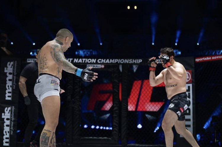 somosmma's tweet image. 🗣️¡LA REVANCHA TAMBIÉN ES SUYA 🔥!

@CroataBarrio 🇦🇷 volvió a vencer a Vaso Bakocevic 🇲🇪, en esta ocasión con un mataleón en el segundo asalto, tras recuperarse de un knockdown previo, en la coestelar del evento 1️⃣3️⃣ de Fight Nation Championship 👊, ayer, desde Belgrado📍.