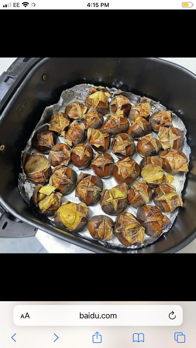 Air Fryer Chestnuts Hacks:
1. Soak the chestnuts for 1 hour to add moisture.
2. Make a cross-cut at the top.
3. Cook at a high temperature of 200°C for 15 minutes.

100% easy to peel!
#airfry #HealthyFood #easycook
