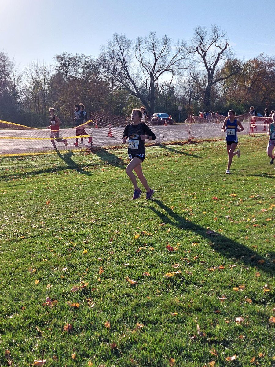 GracieK59042954's tweet photo. As my senior year of cross country comes to and end I would like to thank my parents, coaches, teammates, friends and family for all the support these last 4 years. I’ve had many ups and downs to get me to where I am at right now. Thank you for the last 4 HHS XC❤️ https://t.co/WAs2V4B4ha
