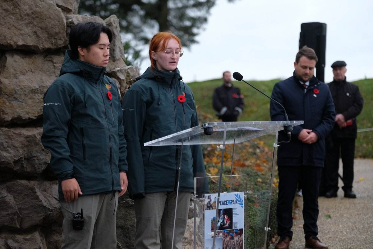 Au Mémorial terre-neuvien à #BeaumontHamel, je participe à l’émouvante cérémonie 🇨🇦 du #Souvenir en hommage à tous les soldats qui ont combattu au service de notre pays. N’oublions jamais leur courage et leur sacrifice. #SemainedesVeterans #LeCanadasesouvient 🍁