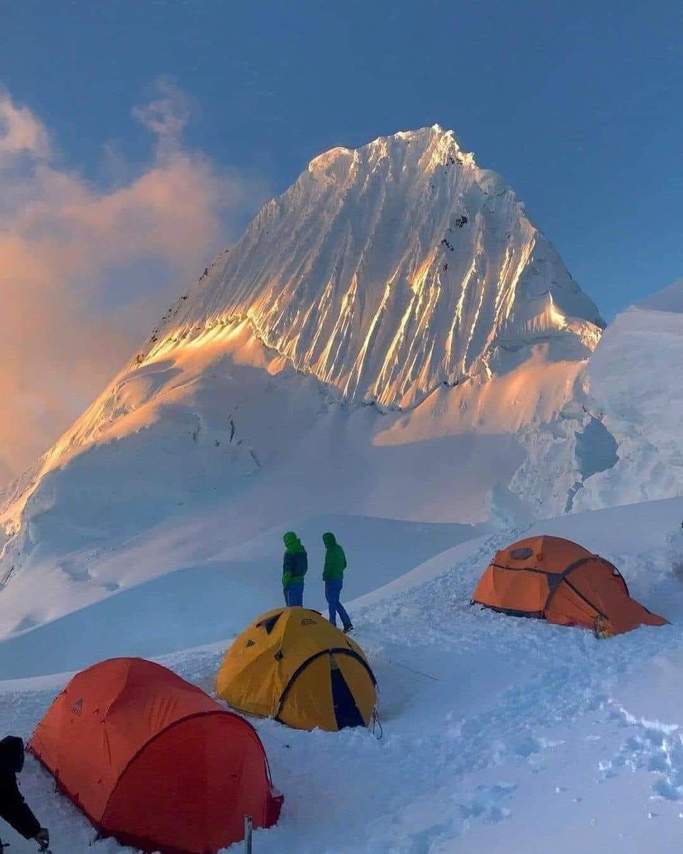 Alpamayo 5947 m
Alpamayo considers one of the world beautiful mountain. 🏔 

#K25ChallengeAccepted #k2trek #k2basecamptrek #everestingchallenge #everesttrek #expedition #Everest #everestchallenge #k2basecamp #everestbasecamptrek