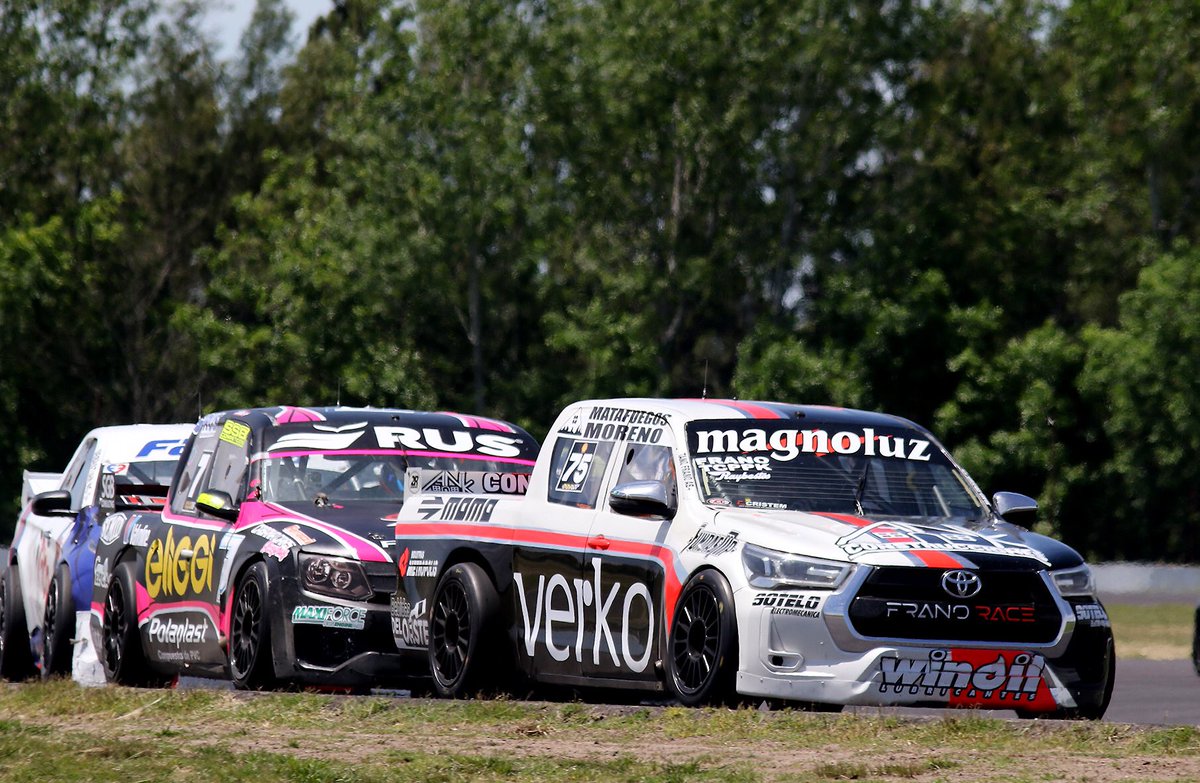 tano_frano's tweet photo. Muy contentos con la linda final que pudimos completar, largando desde el P14 y llegando P6 con un buen avance 👊.

Gran ritmo de la Hilux, girando varias vueltas a tiempo de punta. Un buen resultado que nos permite encarar con todo lo que viene 🔜💪. https://t.co/vbwZNhFRlo