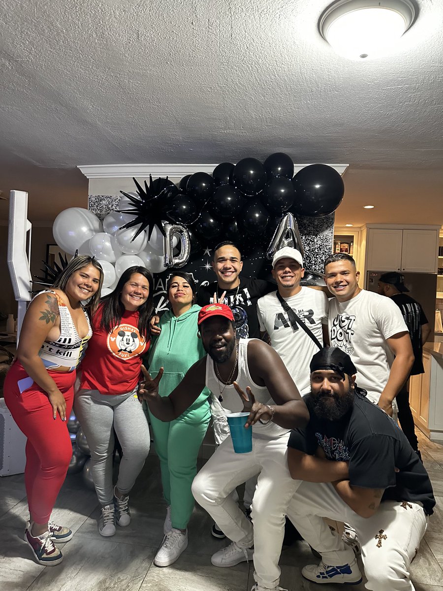 DukesDaGodd's tweet photo. La Familia https://t.co/FX4d56Kj49