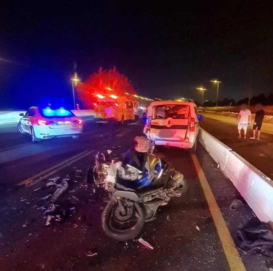 Devlet_024's tweet image. 🔴 SON DAKİKA 

Tel Aviv’e düşen Demir Kubbe füzelerinden biri İsraillilerin harekat halindeki araçlarının üzerine düştü.

#Ebu_Ubeyde #GetirBoykot Coca Cola