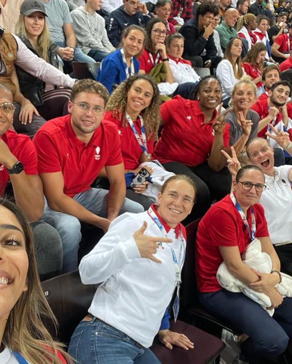 Clap de fin pour ce 7eme week-end bleu <a href="/FranceOlympique/">FranceOlympique</a> à l’Euro de judo. Du partage, de la cohésion, des ateliers et de superbes rencontres. 💙🤍❤️