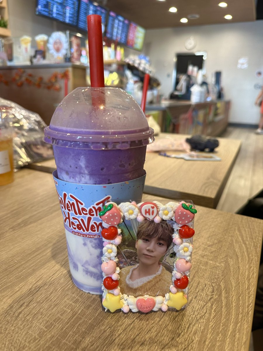 lala_hajima's tweet photo. Had a lovely time at the Seventeenth Heaven cupsleeve yesterday!

Also brought along my decoden toploader I designed with @SpringDayEvents!

#SEVENTEEN  #SEVENTEENTH_HEAVEN https://t.co/KOTNgrTDg3