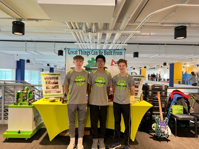 FTC11848's tweet photo. Yesterday, we went to the @MkeMakerFaire. We had lots of fun impacting many people. We introduced many youth to FIRST. We collaborated with other teams. #outreach #FTC #FIRSTRobotics #robotics #makerfaire #STEAM #CenterStage https://t.co/o3QJerE8KT