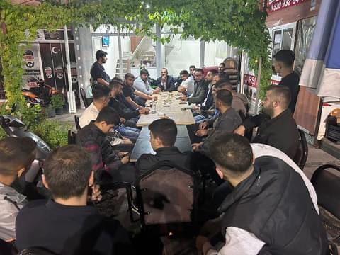 Kemalpaşa Gümüşhaneliler Yardımlaşma ve Dayanışma Derneği’nin Gençlik Kollarını ziyaret ettik. 

Misafir perverliklerinden dolayı dernek başkanı İbrahim Aksoy, gençlik kolları başkanı Hakan Zorlu ve Yönetimine teşekkür ediyoruz.