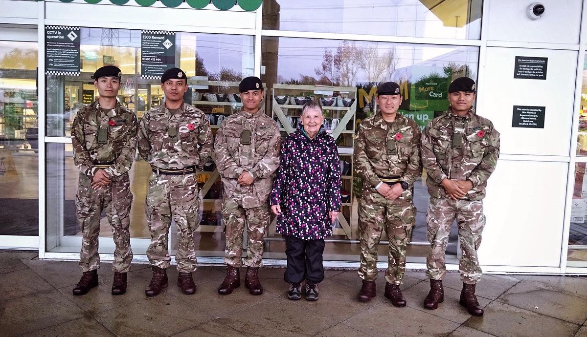9RegimentRLC's tweet photo. On the 2nd of November, soldiers from 94 Sqn, took part in a charitable collection event in Chippenham in support of the Poppy Appeal, benefiting the Royal British Legion.

The poppy symbolizes remembrance for individuals who made the ultimate sacrifice.

#LestWeForget https://t.co/Nv5xwbWVC7