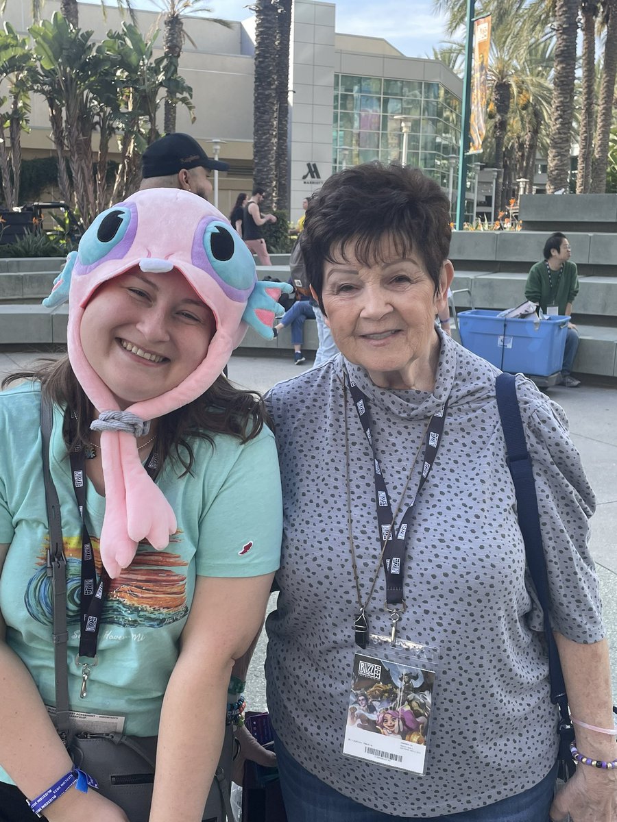MelloBeard1's tweet photo. Definitely one of the highlights of #Blizzcon was meeting @WowGrandma78 the legend herself. So ecstatic to meet this amazingly wholesome pillar of the wow community https://t.co/OonpfwUIN2