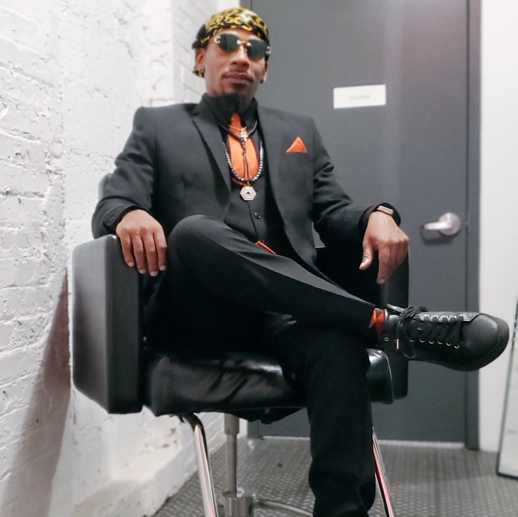 💡There's POWER In How You CARRY Yourself And Some Can't BARE The WEIGHT That You HOLD! #NewProfilePic #Fashion #Music