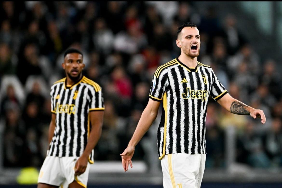 juvenewslive's tweet photo. Remember when Mourinho said Chiellini and Bonucci could teach classes in defending at Havard? 

Bremer, Gatti and Rugani would be their teaching assistants.

What. A. Performance. https://t.co/DhyzEngzC2