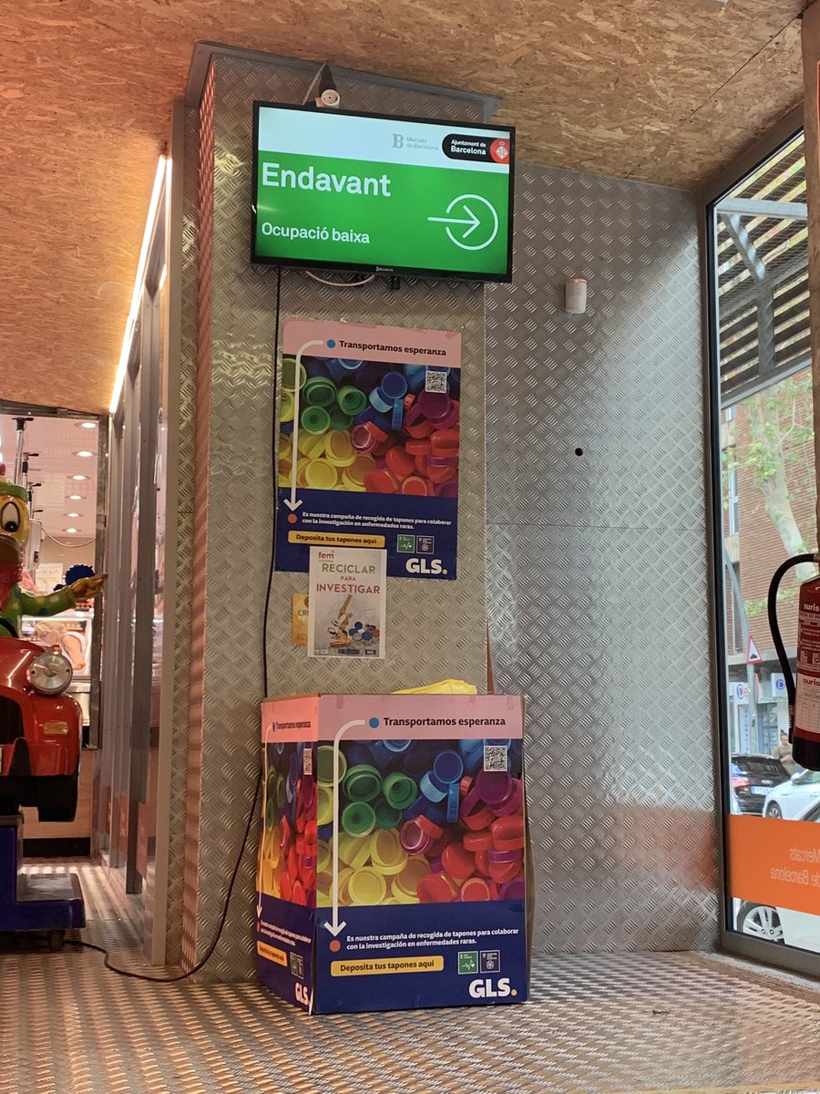 mastocitosis's tweet photo. El proyecto "Reciclar para investigar" va a toda marcha en el @mercatmerce, 12 sacas de tapones. Gracias a @gls_spain por su logística "Transportamos esperanza" y a todas las personas que con su implicación lo están haciendo posible. La investigación es necesaria.#mastocitosis https://t.co/CZHK2YkO15