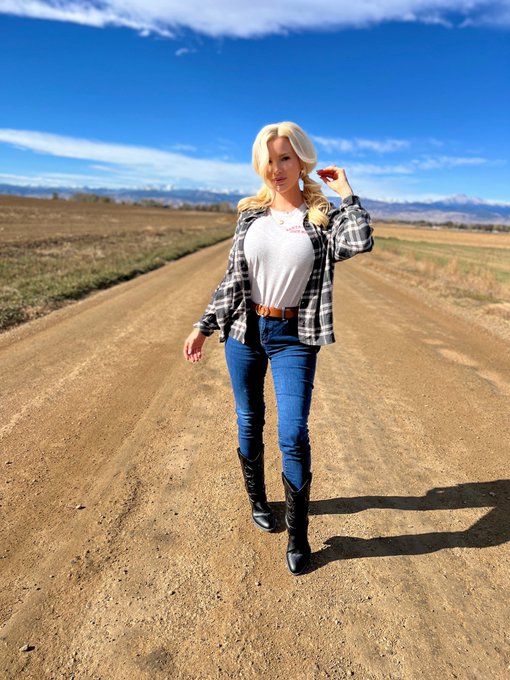 My normal look ❤️ https://t.co/UzHn8tXM1H