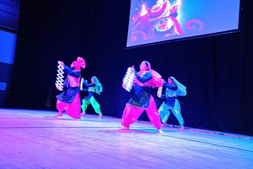 CGI_Bghm's tweet image. Traditional folk dance representing India’s deep cultural heritage. Spellbound performance o #Bhangra #Music #Dhol #Giddha . Fun &amp;amp; Entertainment filled day at #Townhall Birmingham
@HCI_London
@iccr_hq
@TheNehruCentre @IndianDiplomacy @MinOfCultureGoI