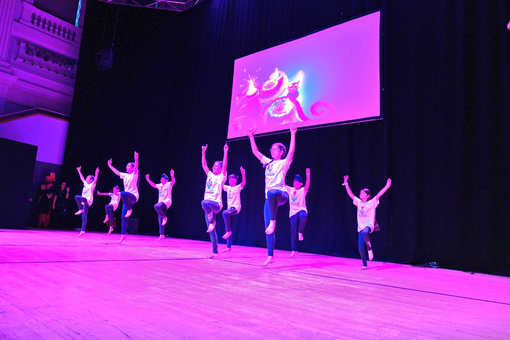 CGI_Bghm's tweet image. Traditional folk dance representing India’s deep cultural heritage. Spellbound performance o #Bhangra #Music #Dhol #Giddha . Fun &amp;amp; Entertainment filled day at #Townhall Birmingham
@HCI_London
@iccr_hq
@TheNehruCentre @IndianDiplomacy @MinOfCultureGoI