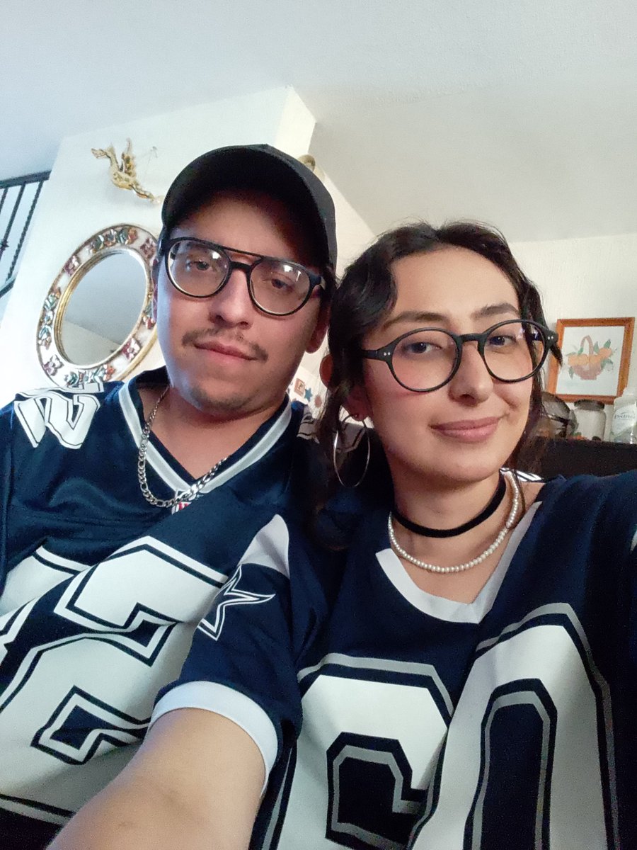 renosa17's tweet photo. mi novio viendo perder a los vaqueros por milésima vez :( ja ja ja 
Saludos desde León Gto. 

#TuPaseCompleto https://t.co/35uNHWjoSx