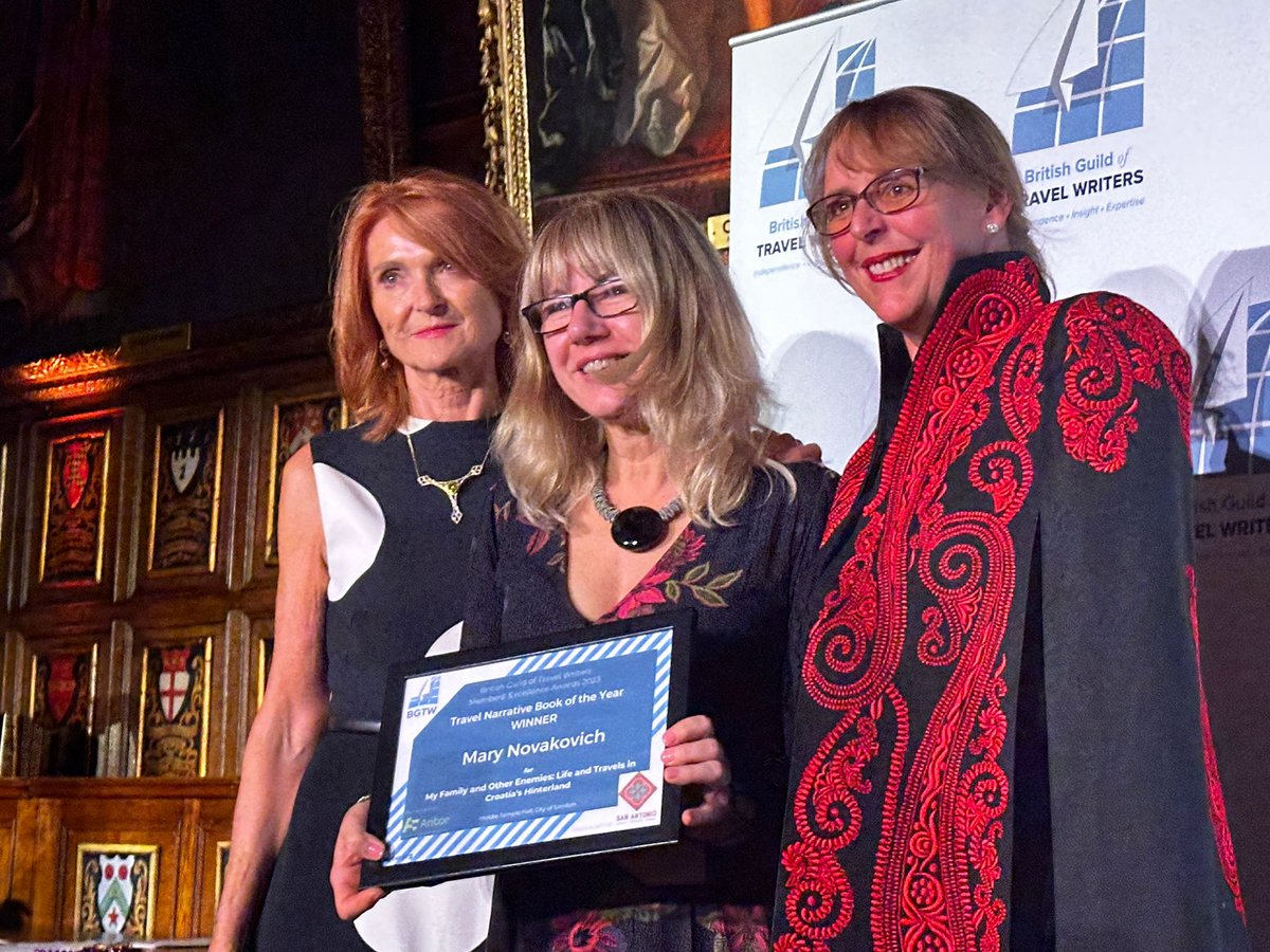 Put your hands together for <a href="/mary_novakovich/">Mary Novakovich</a>, winner of the Travel Narrative Book of the Year - The Adele Evans Award, sponsored by <a href="/VisitSanAntonio/">Visit San Antonio</a>, partnering with <a href="/ANTOR_Travel/">ANTOR UK</a>.
#BGTWAwards2023 🥂