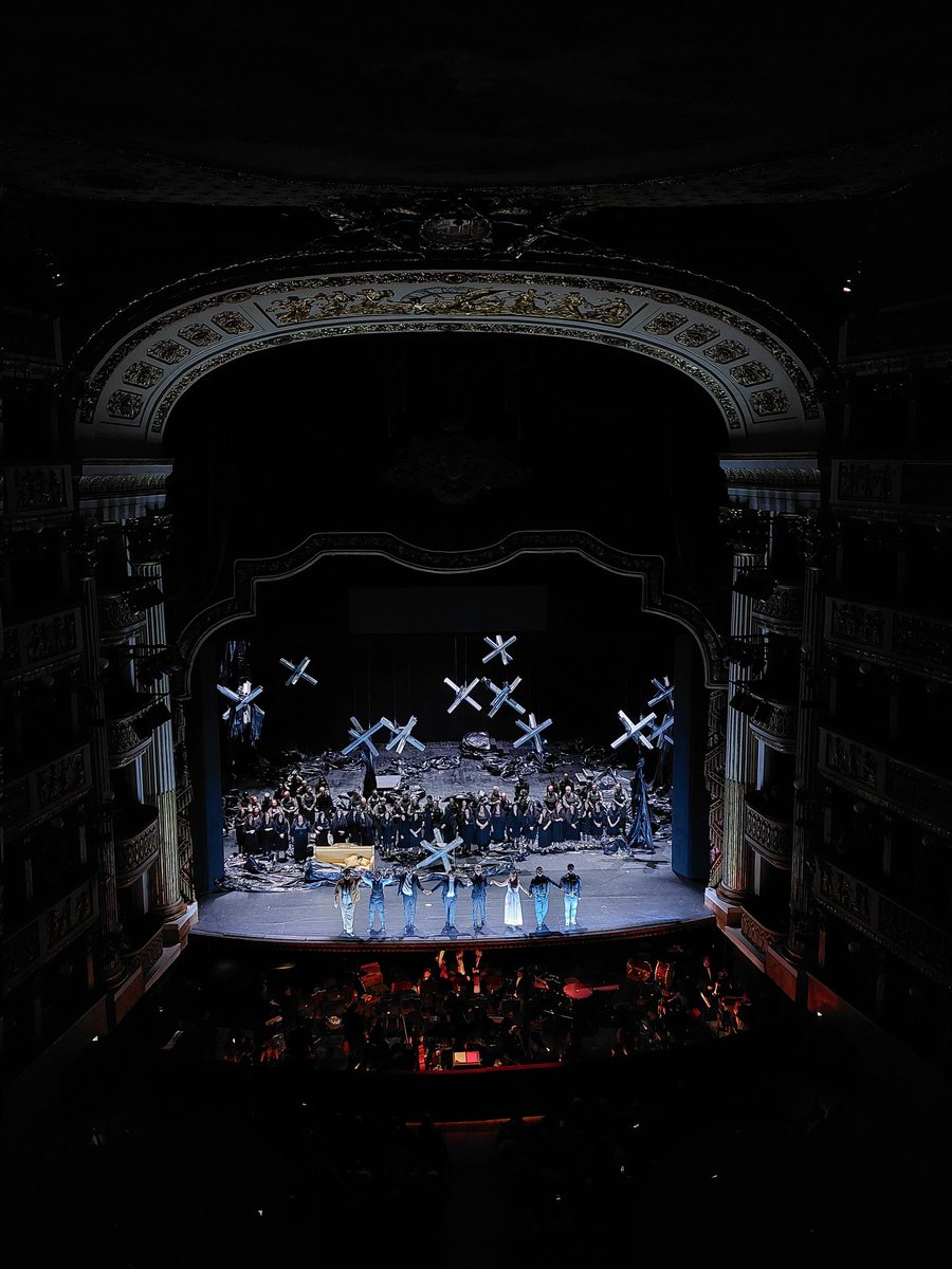 Stasera recita d'opera n. 367: MAOMETTO II a Napoli. Giusto ciel che strazio è questo: altra occasione sprecata, altra regia rinunciataria, altro sequestro di persona non autorizzato. Si gode solo sul lato musicale ma è troppo lunga.