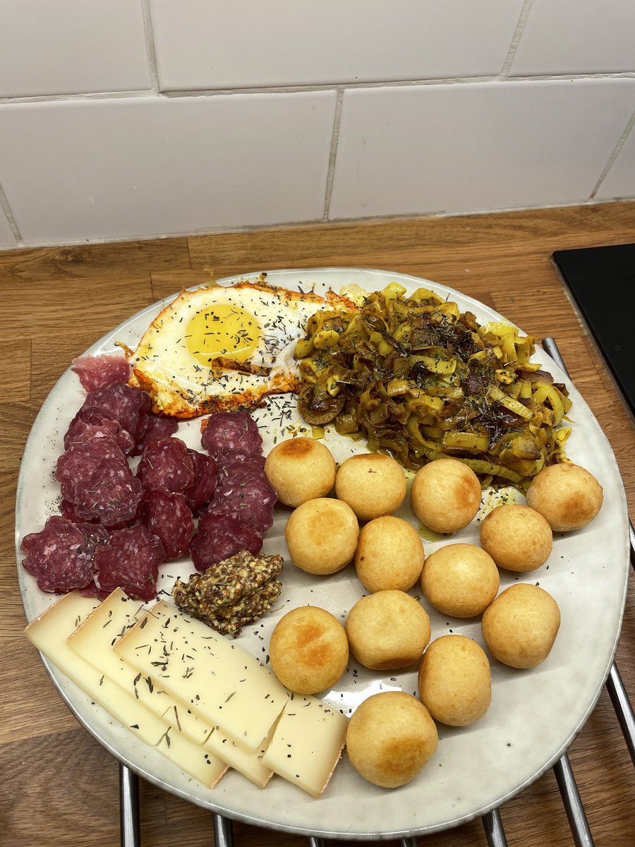 areyoudanny's tweet photo. 30 bornes aujourd’hui, dont 25 en forêt. L’enfer c’est pas de les courir mais de remplir les 4000kcal derrière 🫠 https://t.co/WQnqvXDbSc