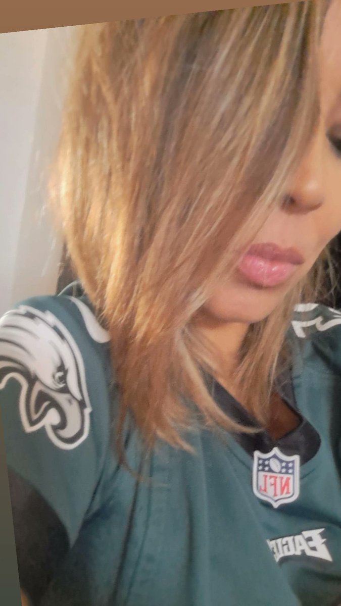 kariscoche's tweet photo. Go birds #TuPaseCompleto https://t.co/1cuseJLBj3