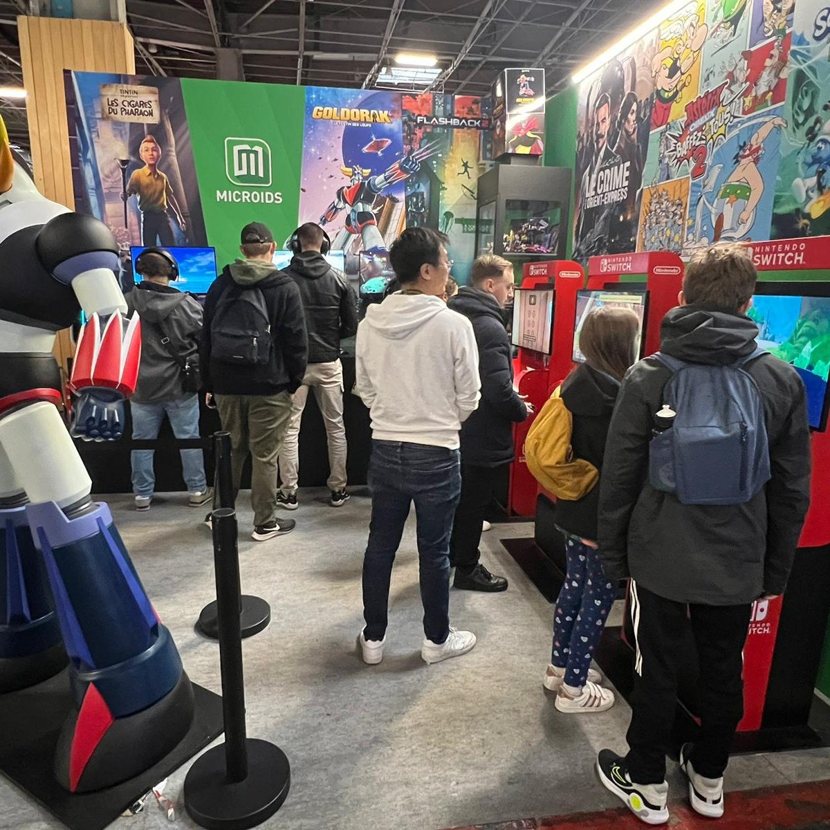 Microids_off's tweet photo. Clap de fin pour la @ParisGamesWeek  2023 ! 🤖
 
Merci à toutes et à tous d'avoir été aussi nombreux à venir découvrir nos jeux de novembre et d'avoir pris des photos avec Goldorak. On a adoré pouvoir vivre ces moments forts avec vous ! 💚
 
#PGW #PGWRestart https://t.co/fzdRb6yGjh