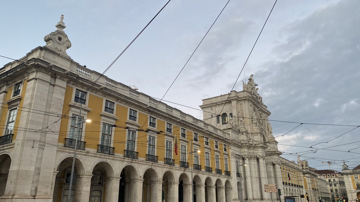 That’s a wrap for day 3 at <a href="/ETHLisbon/">ETHLisbon 🇵🇹</a>. Congratulations to all the hackers - incredible work 🫡
Our bounties’ winners:
🥇 Raccbook - Borrow &amp; Lending Protocol
🥈 PoolScribe - a platform to monetize and share your subscriptions 
🥉 Real Fans - a tool to reward creators