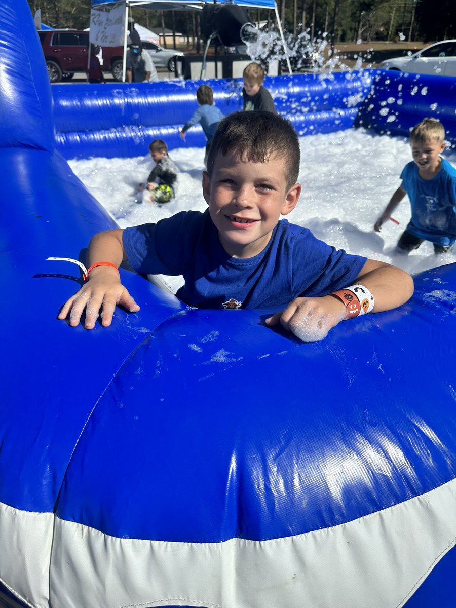 Fall Featival <a href="/bay_minette/">Bay Minette Elementary</a> was a success! #circusstaff #thebestgames