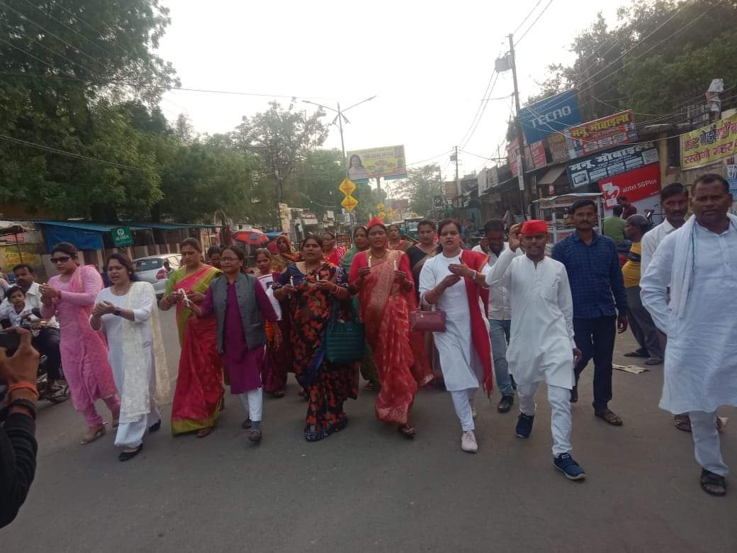 सीतापुर में बढ़ते महिला अपराध के विरूद्ध कैंडल मार्च

<a href="/yadavakhilesh/">Akhilesh Yadav</a> <a href="/dimpleyadav/">Dimple Yadav</a> <a href="/juhiesingh/">Juhie Singh</a> <a href="/samajwadiparty/">Samajwadi Party</a>