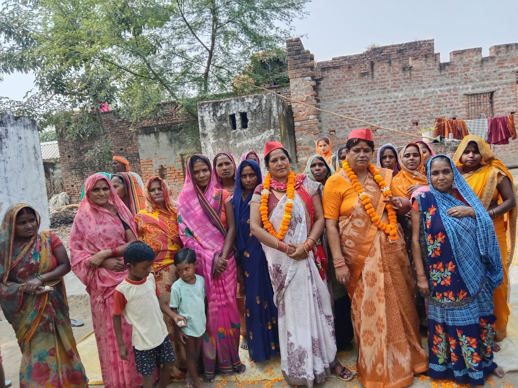 तरबगंज समीक्षा बैठक

<a href="/yadavakhilesh/">Akhilesh Yadav</a> <a href="/dimpleyadav/">Dimple Yadav</a> <a href="/juhiesingh/">Juhie Singh</a> <a href="/samajwadiparty/">Samajwadi Party</a>
