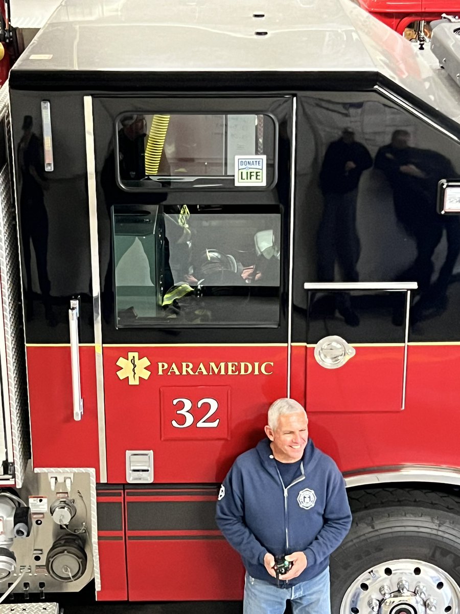 TMFPD's tweet photo. Good #SundayMorning.  After 34 years in the fire service, #TMFR Fire Captain, paramedic, and native Nevadan Michael Trevino signed off for the last time.  We are grateful for his service and will miss his wisdom as he embarks on the next chapter of his career. 🚒🙏🏻🇺🇸 https://t.co/zvpgWF1Jrp