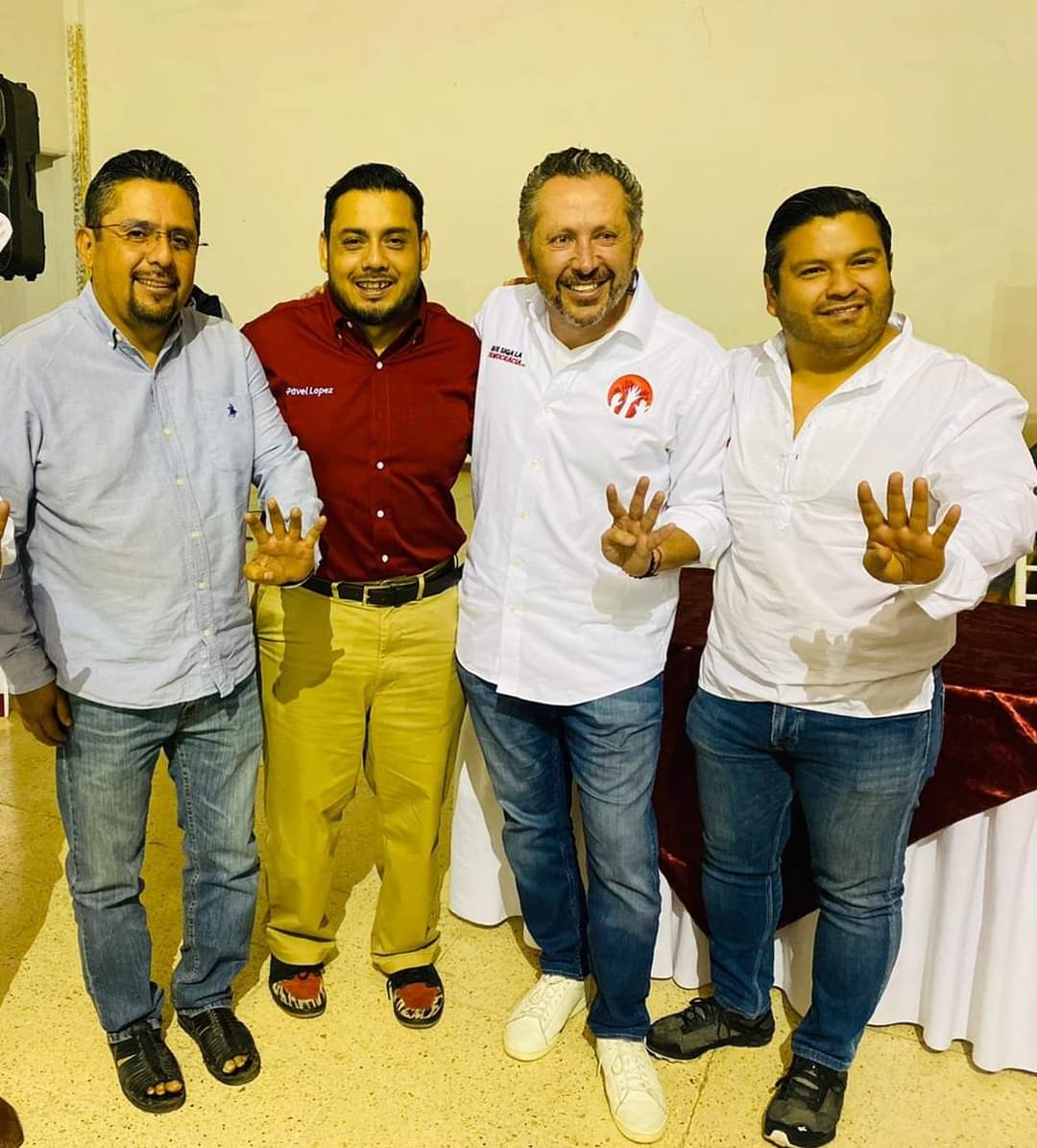 JulioCsarAudelo's tweet photo. Continuamos con el 2o Piso de esta 4 Transformación  en Oaxaca,  por ello  nos sumamos a los trabajos de @QueSigaMX  de la mano de Pavel López Gómez como referente  estatal  y de Edgar Garza como Referente  Nacional.

#Morena
#elcampoesclaudia 
#CEUCO 
#COCyP https://t.co/axehVc8hNp