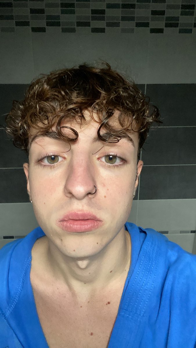 andrefrs01's tweet photo. Senza “barba”  forever 7teen🤣 https://t.co/RV8ygl1YIV