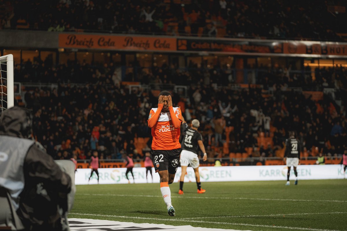 tony_esnault's tweet image. DÉLUGE. ⛈️

Une météo capricieuse lors du match de nos merlus hier soir contre Lens. 
Retour en images sur cette confrontation. 📸

@FCLorient l #FCLRCL