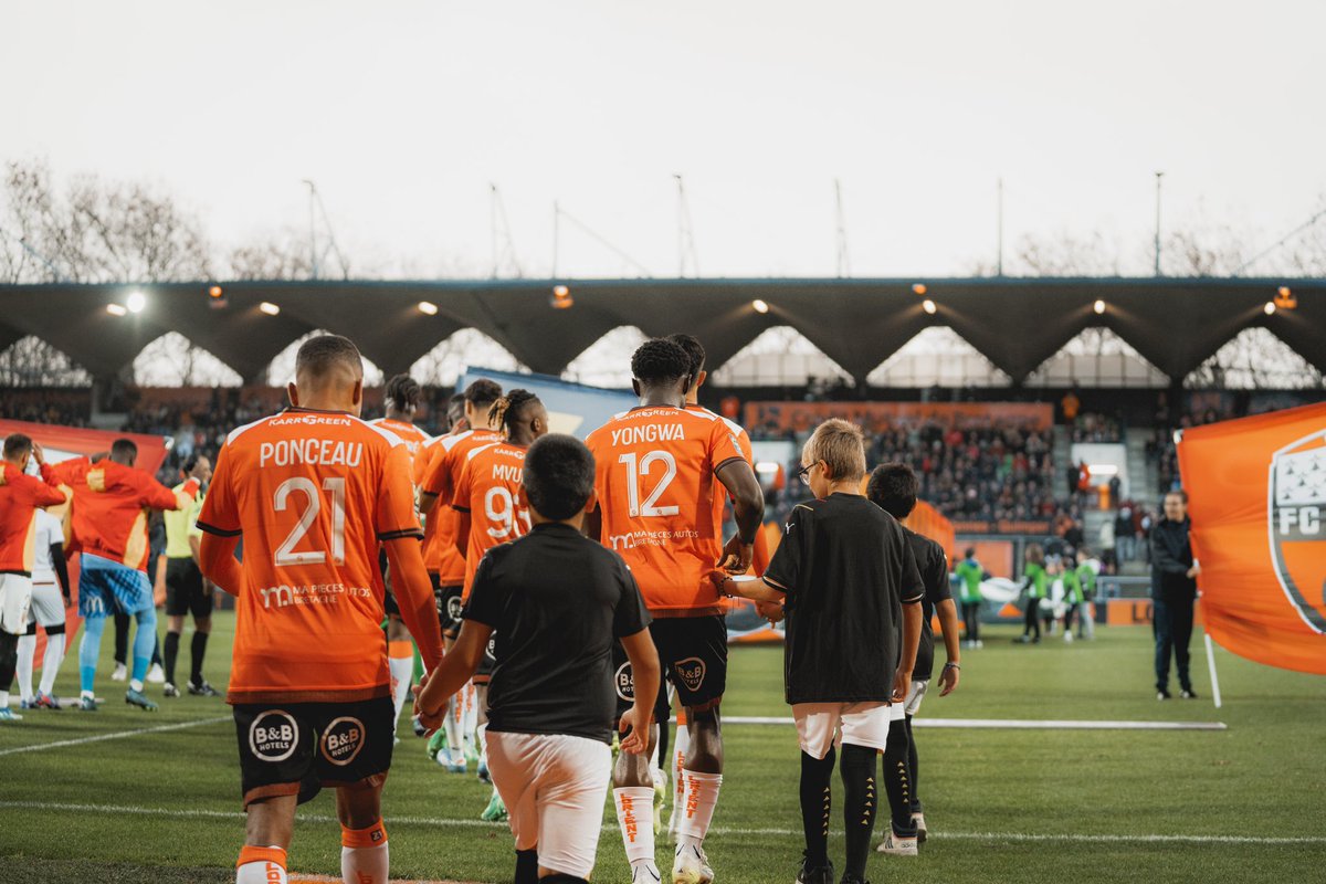 tony_esnault's tweet image. DÉLUGE. ⛈️

Une météo capricieuse lors du match de nos merlus hier soir contre Lens. 
Retour en images sur cette confrontation. 📸

@FCLorient l #FCLRCL