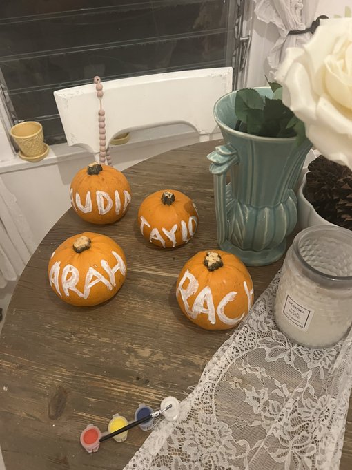 I&rsquo;m throwing a fall harvest tonight! 🍁 https://t.co/KdjwXeItsV<a href="/tag/nightmarebeforechristmas"class="tags"><span>#nightmarebeforechristmas</span></a>