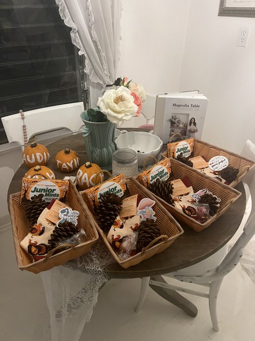 I&rsquo;m throwing a fall harvest tonight! 🍁 https://t.co/KdjwXeItsV<a href="/tag/nightmarebeforechristmas"class="tags"><span>#nightmarebeforechristmas</span></a>