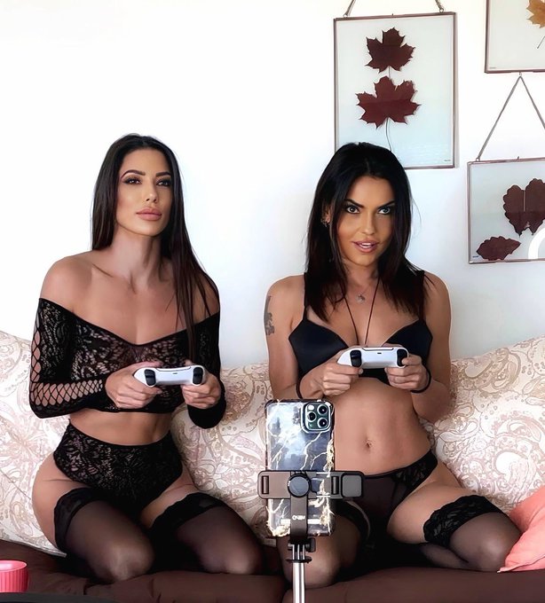 What started as a simple FIFA game... ended up being a very hot game! 🔥 One of us, @MCpajares or I, had<a href="/tag/mvsales"class="tags"><span>#mvsales</span></a>