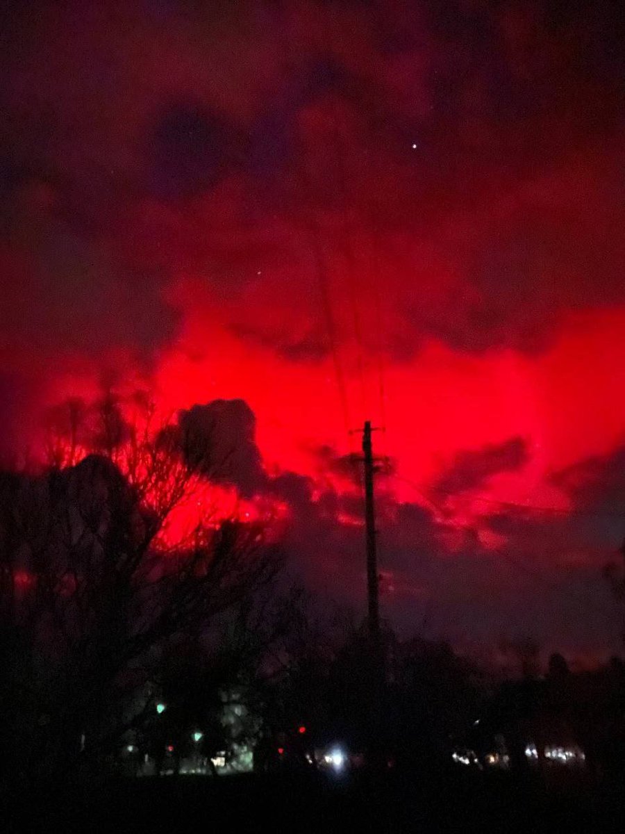 RWApodcast's tweet photo. The sky over southern Russia and parts of Ukraine tonight. An aurora-like phenomenon as a result of a magnetic storm, as news outlets are reporting. https://t.co/zrORuMbZyX