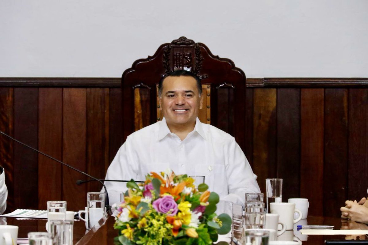 RenanBarrera's tweet photo. ¡Servir a la ciudad es todo para mi! 🤝🏼

En Sesión Extraordinaria solicité al Cabildo licencia como Presidente Municipal de #Mérida para asumir una encomienda histórica, con objetivos históricos y en beneficio de las y los yucatecos. Gracias a las y los regidores por estos años de trabajo, dedicación, discusión y toma de decisiones en beneficio de nuestra ciudad.

Mi ciclo al frente de la alcaldía de #Mérida ha concluído pero mi amor y compromiso con #Yucatán esta más fuerte que nunca.