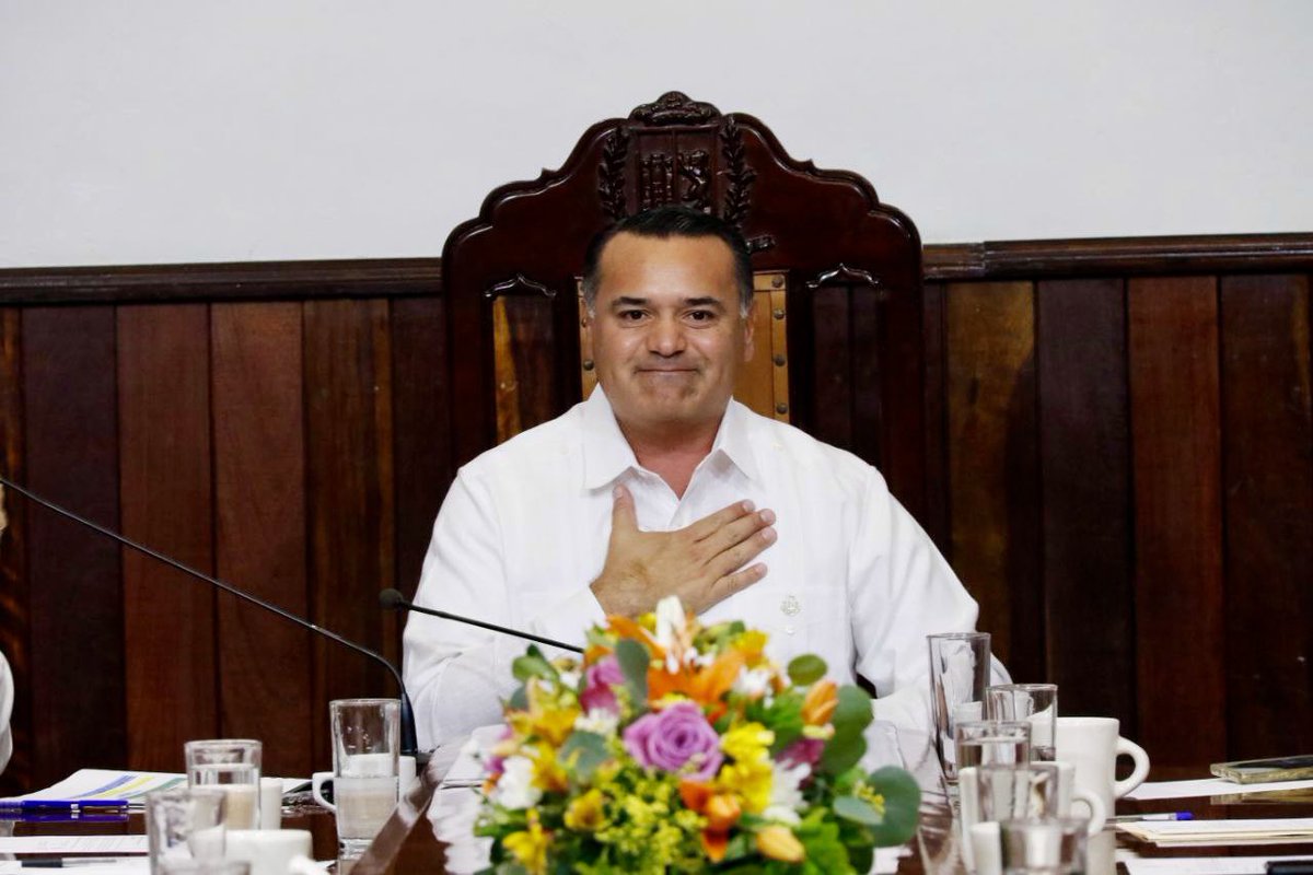 RenanBarrera's tweet photo. ¡Servir a la ciudad es todo para mi! 🤝🏼

En Sesión Extraordinaria solicité al Cabildo licencia como Presidente Municipal de #Mérida para asumir una encomienda histórica, con objetivos históricos y en beneficio de las y los yucatecos. Gracias a las y los regidores por estos años de trabajo, dedicación, discusión y toma de decisiones en beneficio de nuestra ciudad.

Mi ciclo al frente de la alcaldía de #Mérida ha concluído pero mi amor y compromiso con #Yucatán esta más fuerte que nunca.