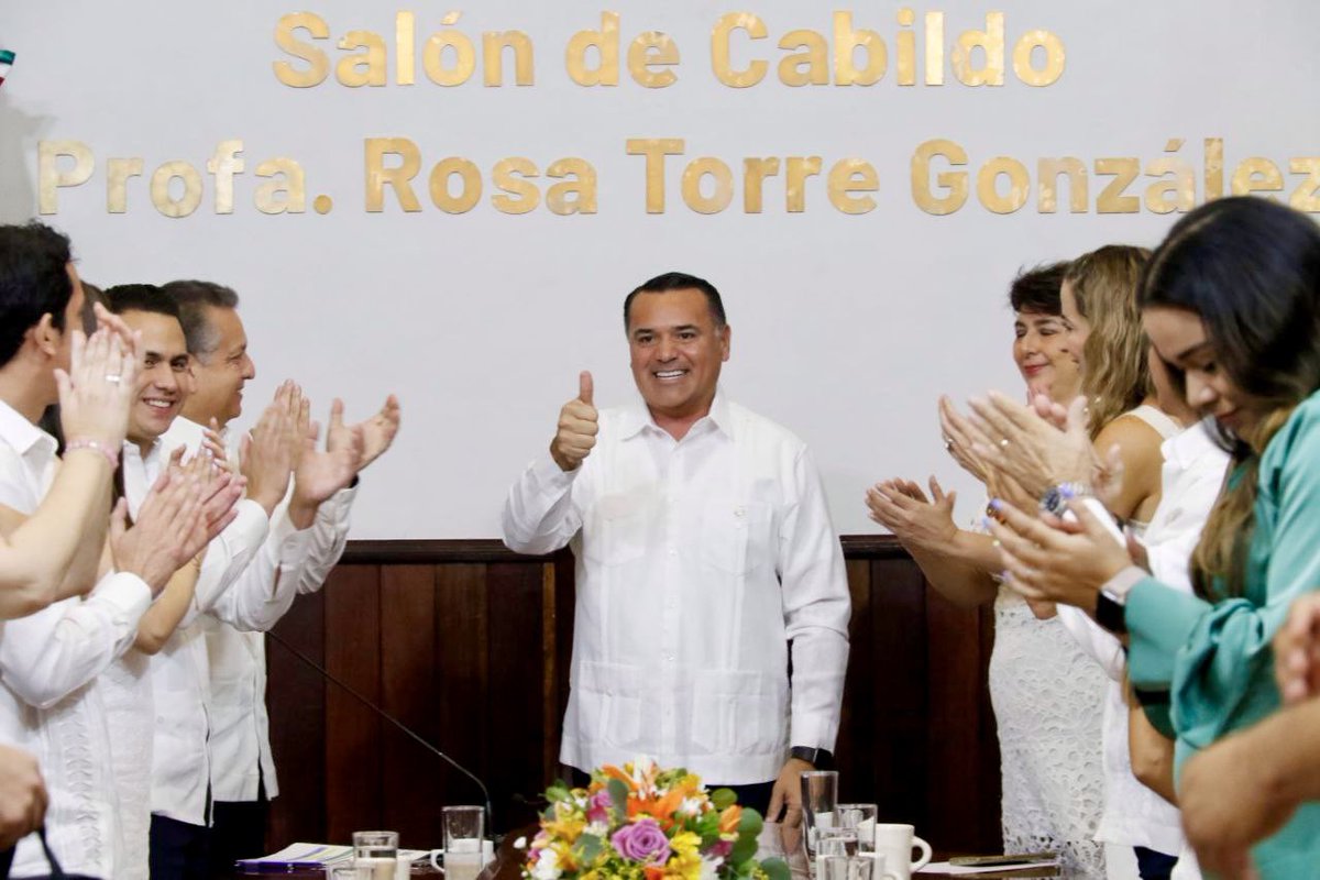 RenanBarrera's tweet photo. ¡Servir a la ciudad es todo para mi! 🤝🏼

En Sesión Extraordinaria solicité al Cabildo licencia como Presidente Municipal de #Mérida para asumir una encomienda histórica, con objetivos históricos y en beneficio de las y los yucatecos. Gracias a las y los regidores por estos años de trabajo, dedicación, discusión y toma de decisiones en beneficio de nuestra ciudad.

Mi ciclo al frente de la alcaldía de #Mérida ha concluído pero mi amor y compromiso con #Yucatán esta más fuerte que nunca.